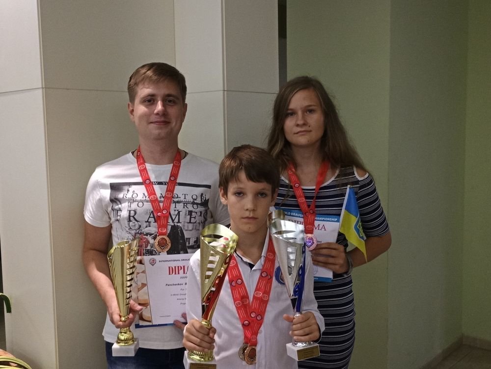Сборная с медалями первенства